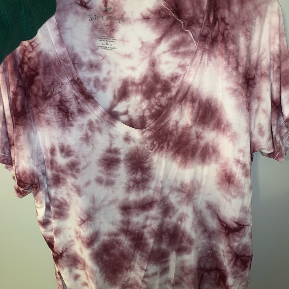 Super cute American Eagle purple and white v-neck - Picture 1 of 3